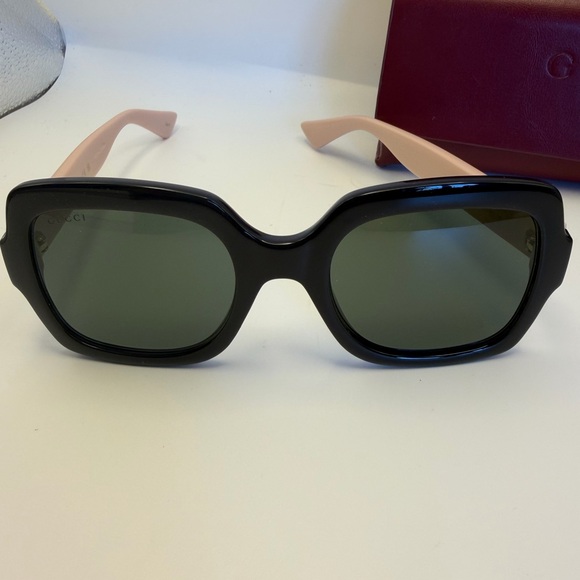 Gucci Two-Tone Black Frame Sunglasses with Pink Arms main image 6
